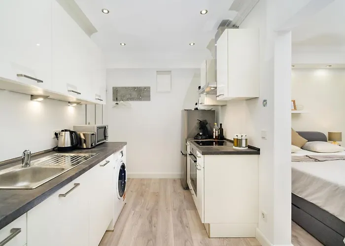 Lachmann Budget Kreuzberg - 1 Bedroom Location In Xberg, Modern Decor Lejlighed