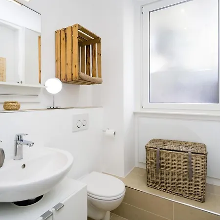 Lachmann Budget Kreuzberg - 1 Bedroom Location In Xberg, Modern Decor *